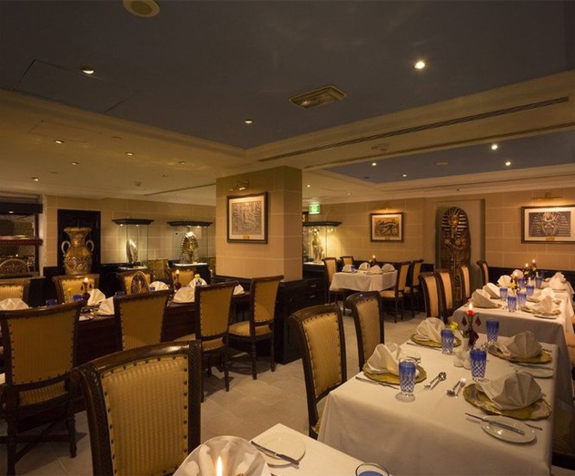 مطعم ومقهى الفرعون فندق اريبيان كورتيارد فندق وسبا بر دبي