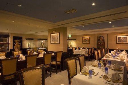 مطعم ومقهى الفرعون فندق اريبيان كورتيارد فندق وسبا بر دبي