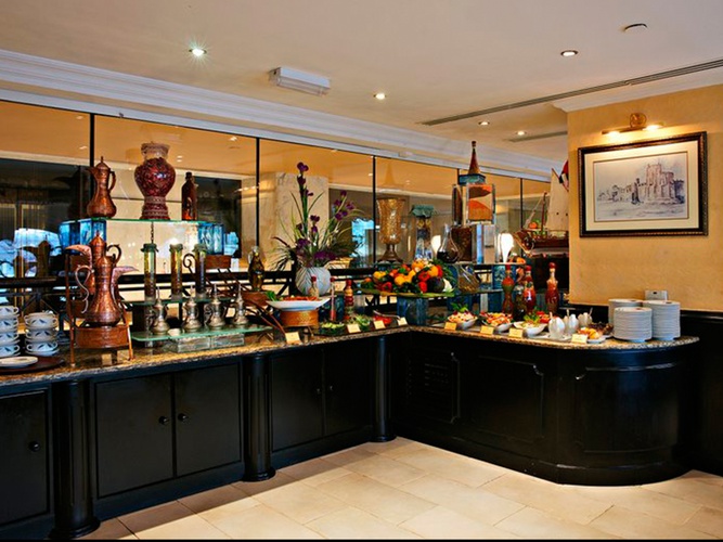 مطعم فندق اريبيان كورتيارد فندق وسبا بر دبي