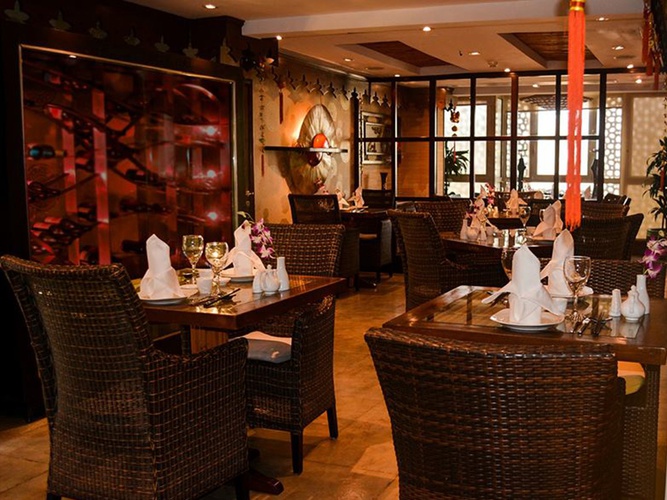 مطعم فندق اريبيان كورتيارد فندق وسبا بر دبي