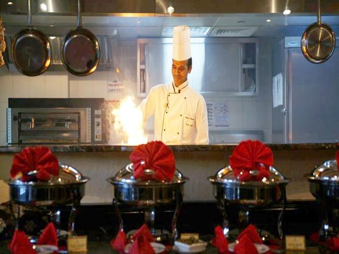 مطعم ومقهى الفرعون فندق اريبيان كورتيارد فندق وسبا بر دبي مطعم ومقهى الفرعون فندق اريبيان كورتيارد فندق وسبا بر دبي